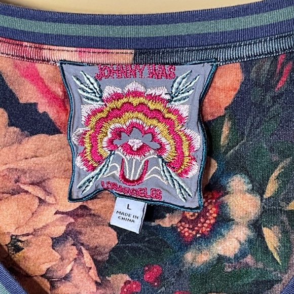 Floral V-Neck Top - Multicolor - Picture 8 of 12